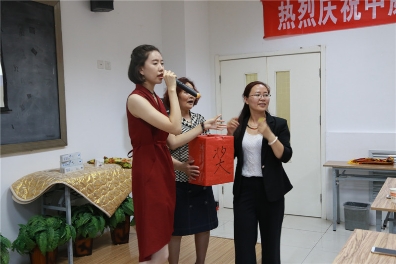 謝文元現場抽取三等獎.JPG.jpg
