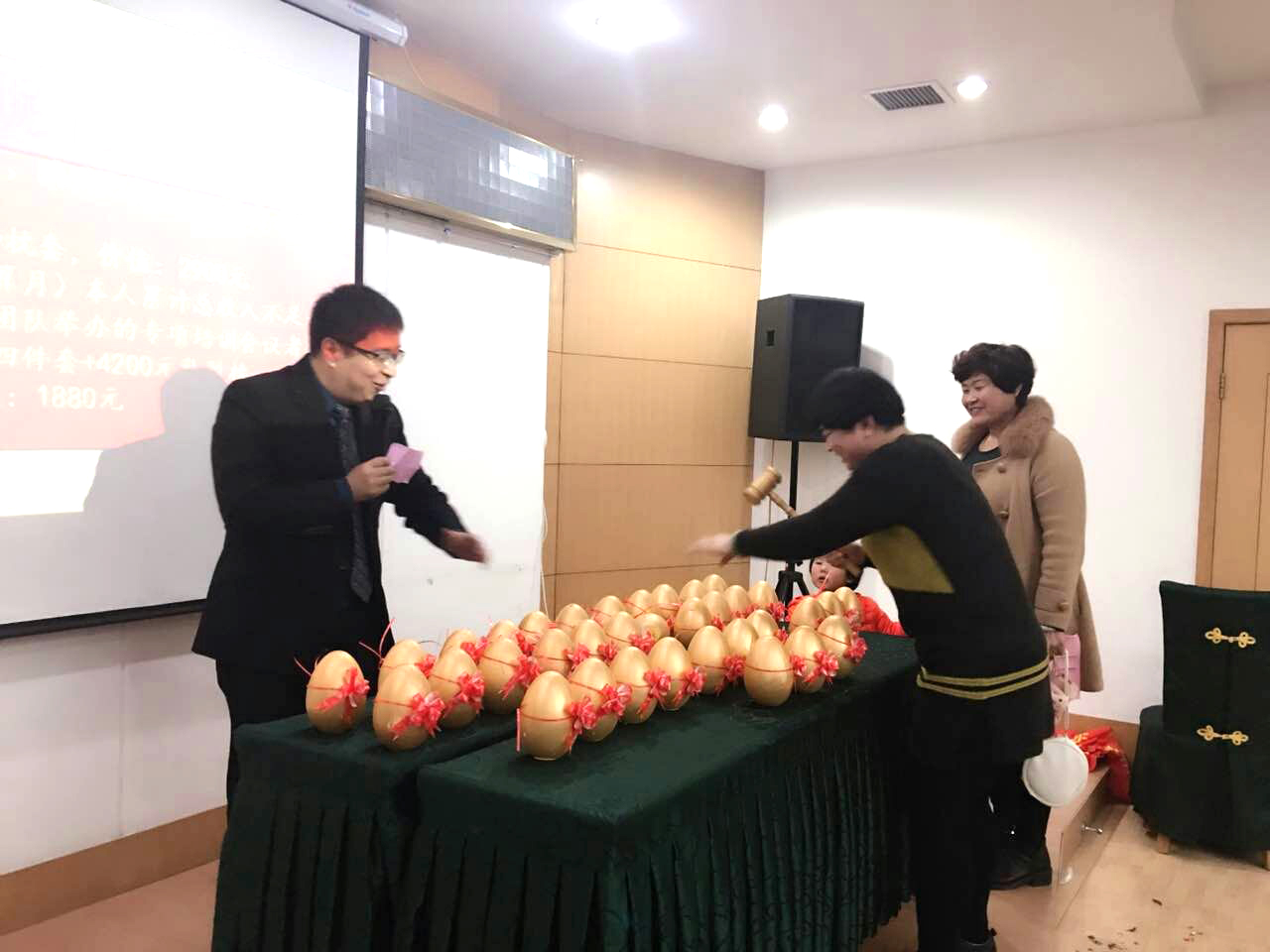 現場辦理套餐砸金蛋.jpg